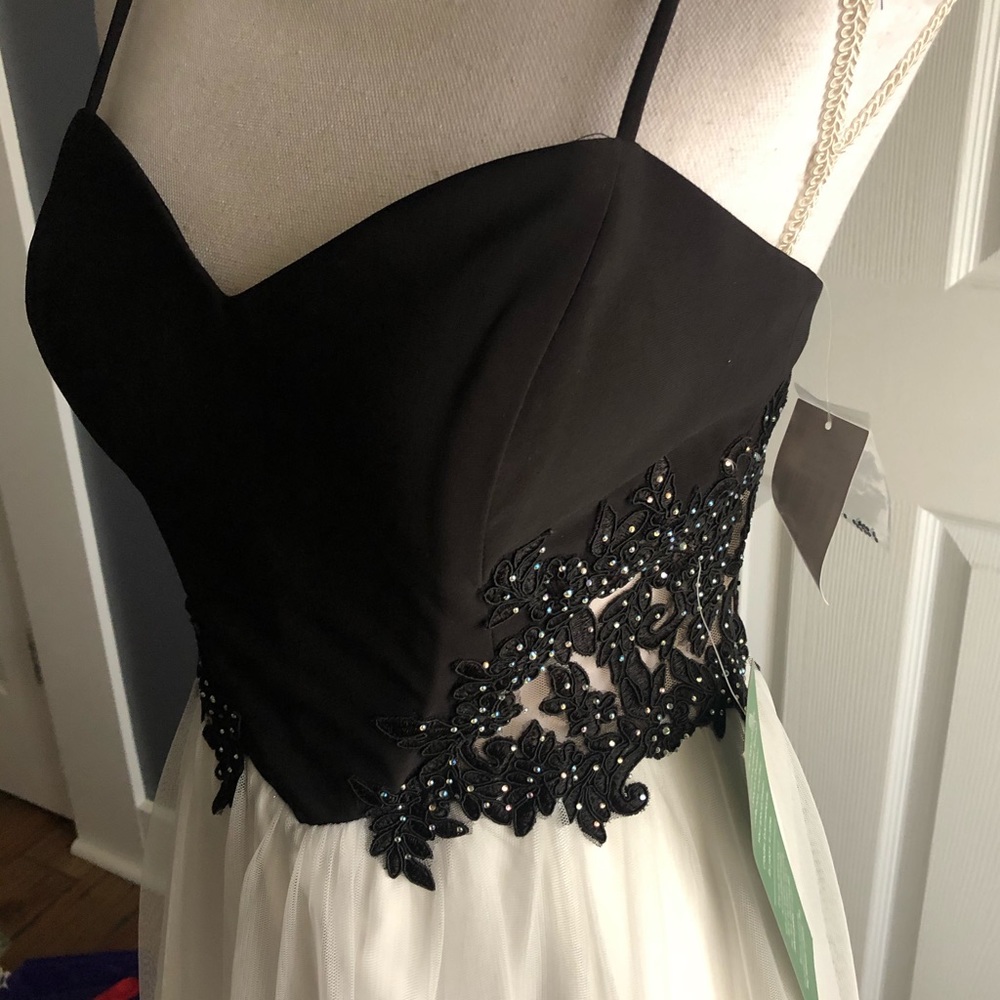 NWT Exquisite Design formal dress - Picture 4 of 5
